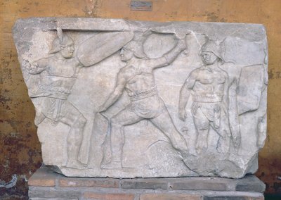 Relief, das Gladiatoren im Kampf darstellt (Marmor) von Roman